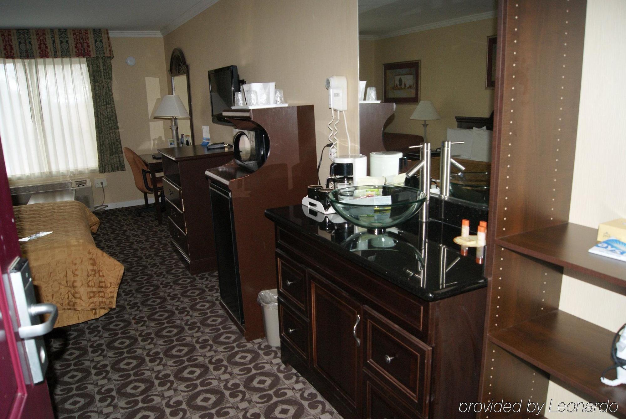 Days Inn By Wyndham Concord Room photo