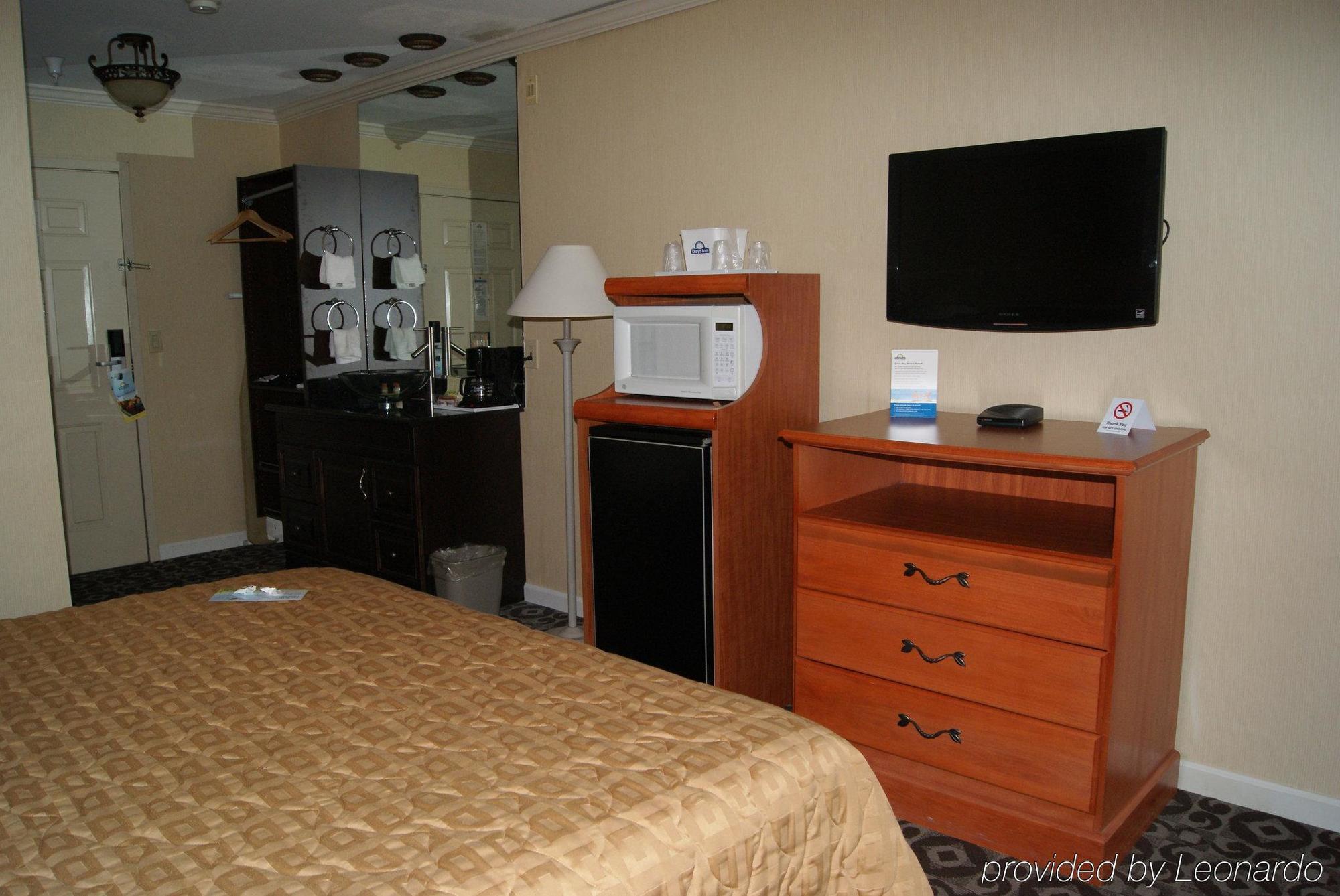 Days Inn By Wyndham Concord Room photo