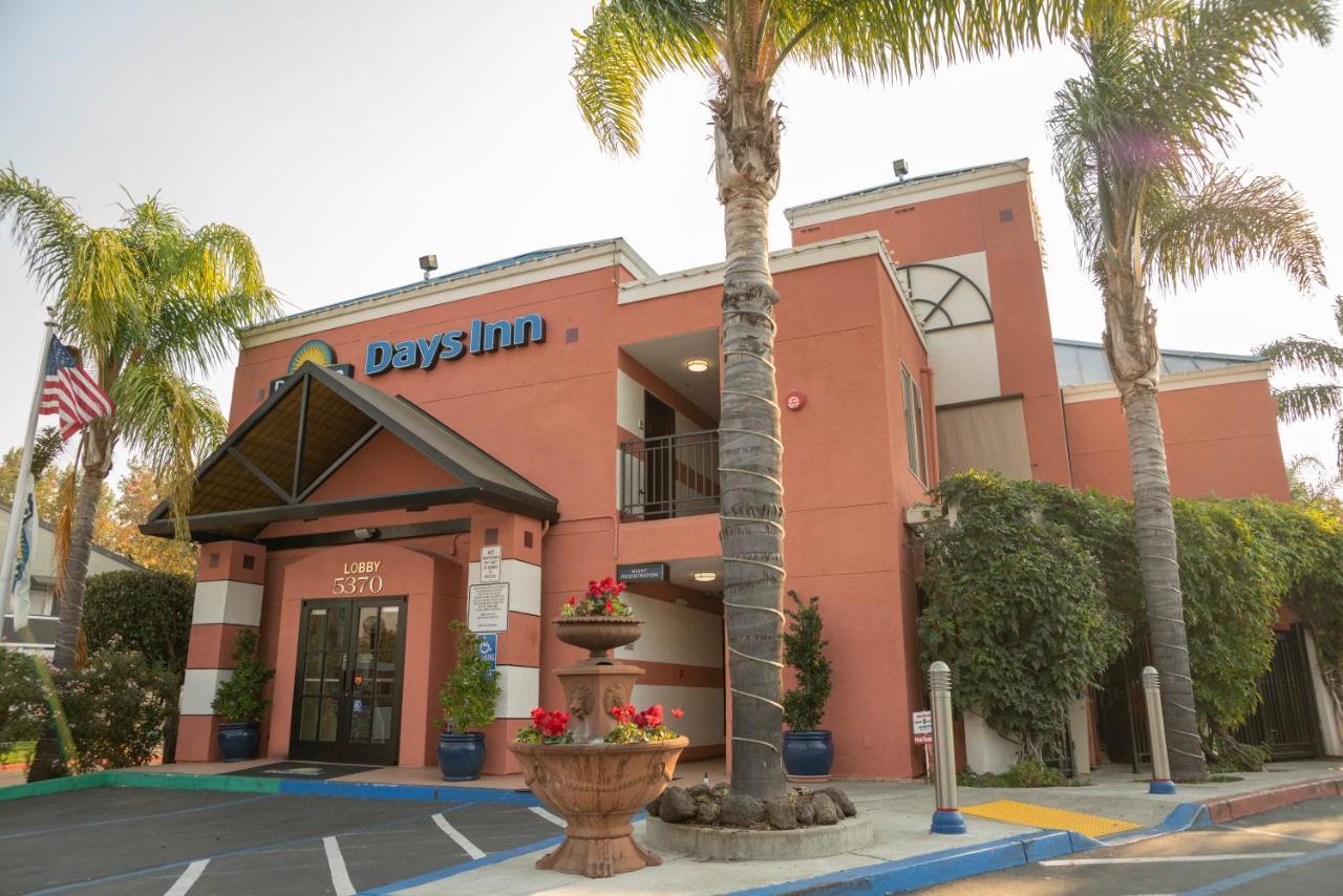 Days Inn By Wyndham Concord Exterior photo